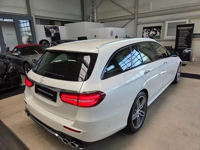 Mercedes-Benz E Class view 11
