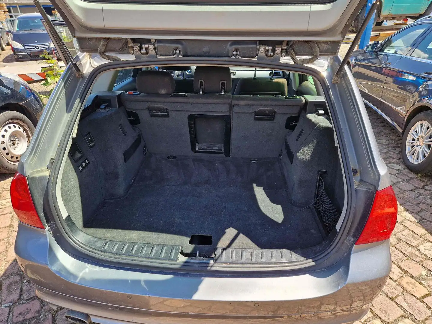 BMW 320 d Toring Automatik Grau - 2