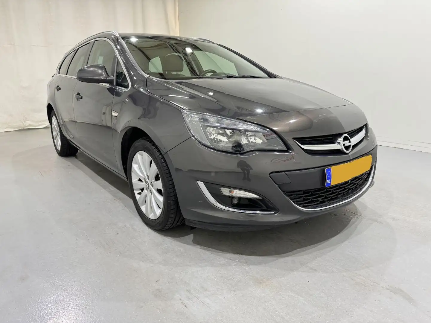 Opel Astra Sports Tourer 1.4 Edition Navi/Clima Grau - 1