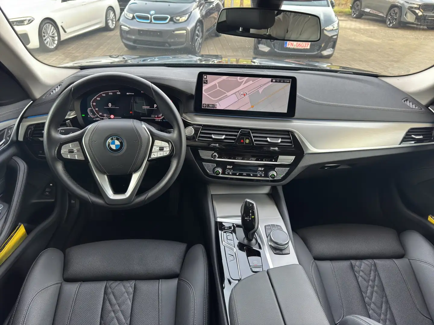 BMW 530 e xDrive Touring AHK ACC AdLED DrivingAssist. Schwarz - 2
