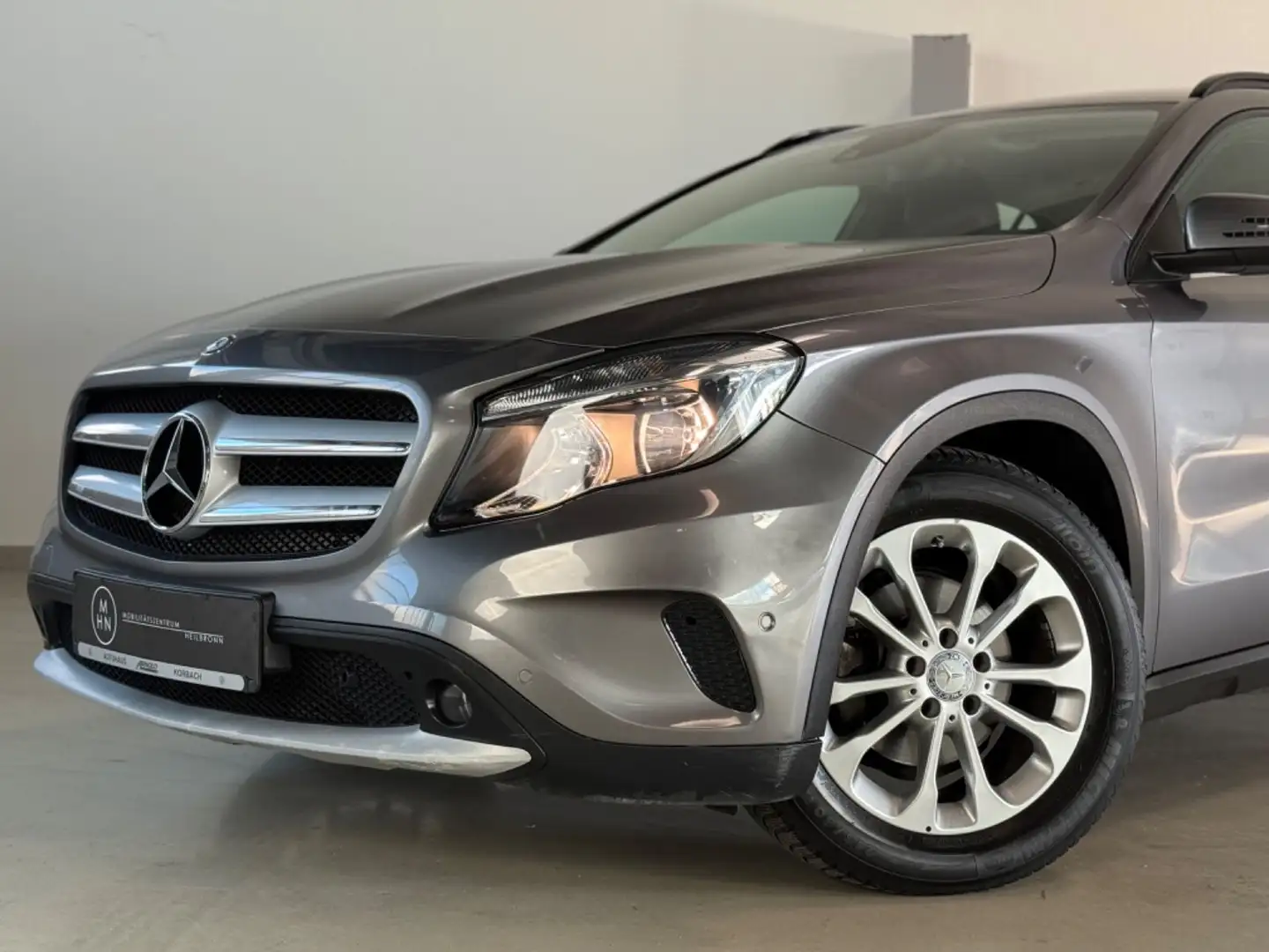 Mercedes-Benz GLA 220 d Style Aut. 1.HAND*SPUR*TOTWIN*AHK*SHZ Gris - 2