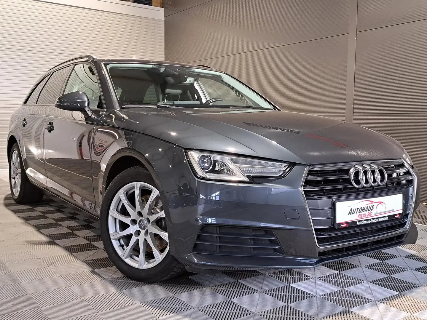 Audi A4 Avant 2.0 TDI°BiXenon°Navi°PDC°Shzg°Tempomat Grijs - 1