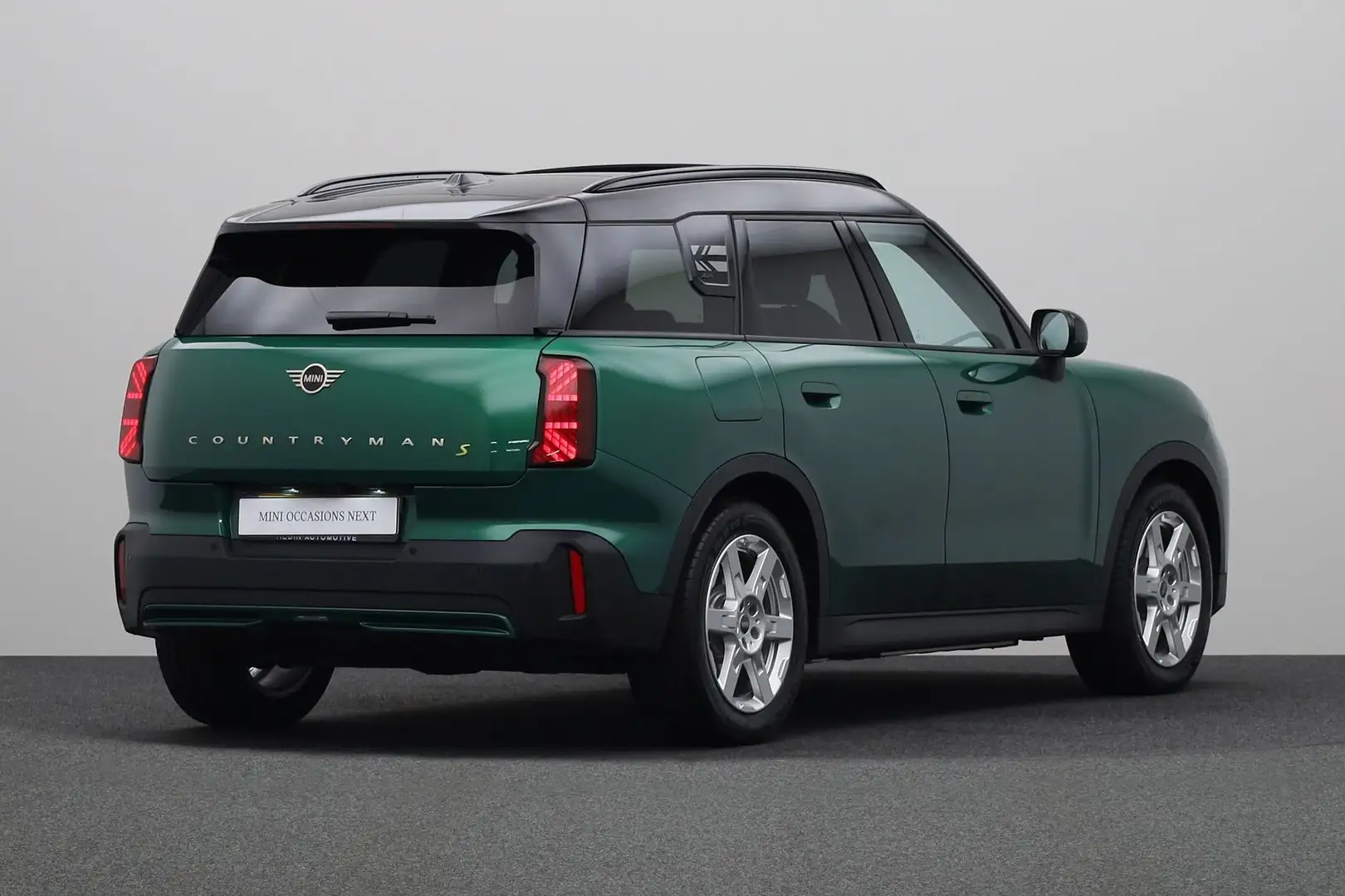 MINI Countryman SE All4 Classic 66.5 kWh | M-Pakket | Panoramadak | Head-u Vert - 2