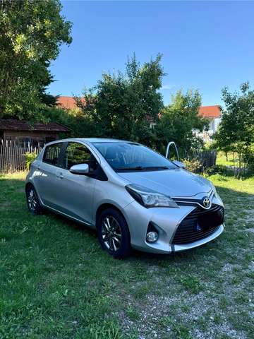 Imagine Toyota Yaris Verso 1.5 Sol