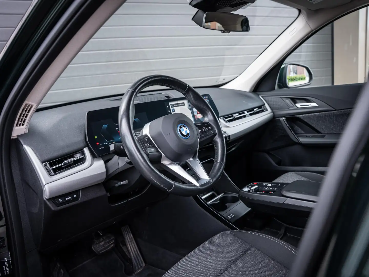 BMW iX1 xDrive30 67 kWh - Camera l Trekhaak l Keyless l Ca Groen - 2