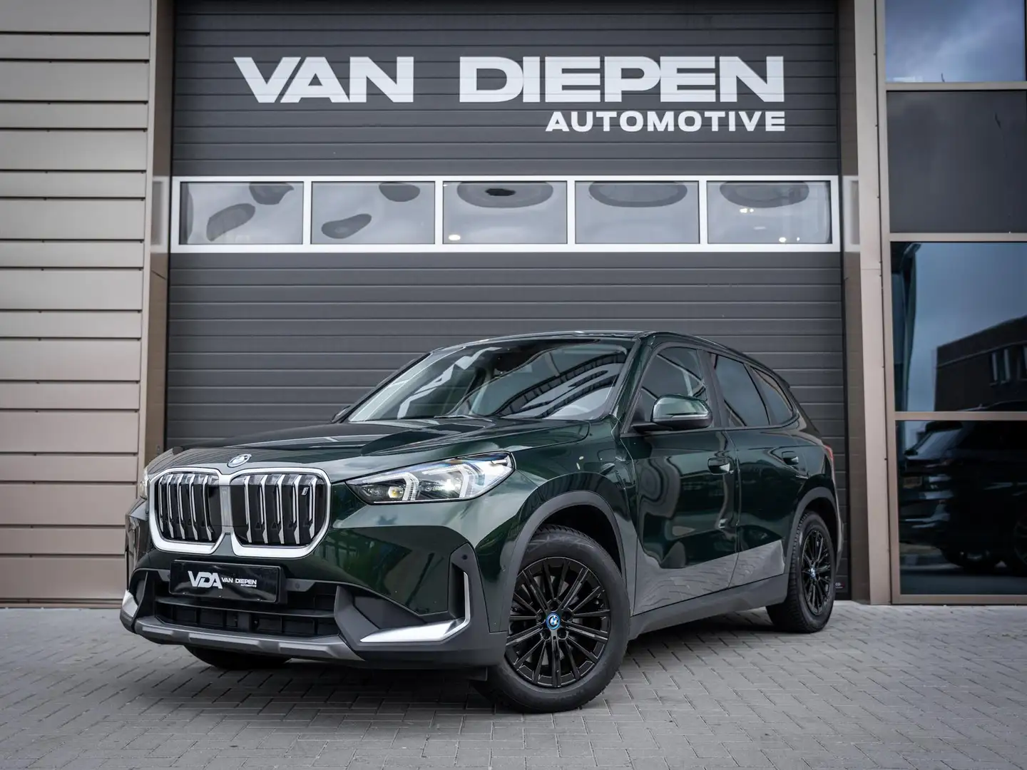 BMW iX1 xDrive30 67 kWh - Camera l Trekhaak l Keyless l Ca Groen - 1