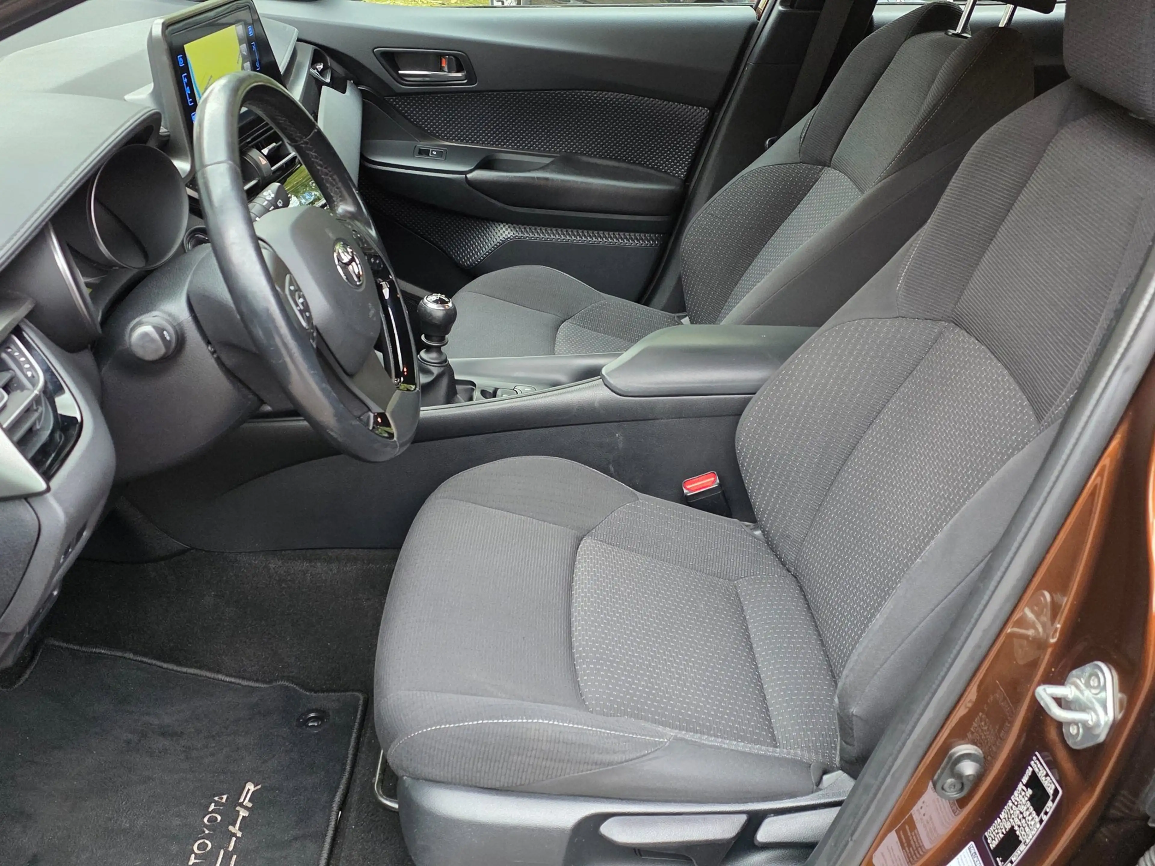 Toyota C-HR 1.2 Dynamic 5drs BJ.2017 / Navigatie / Clima / Cam — photo 12