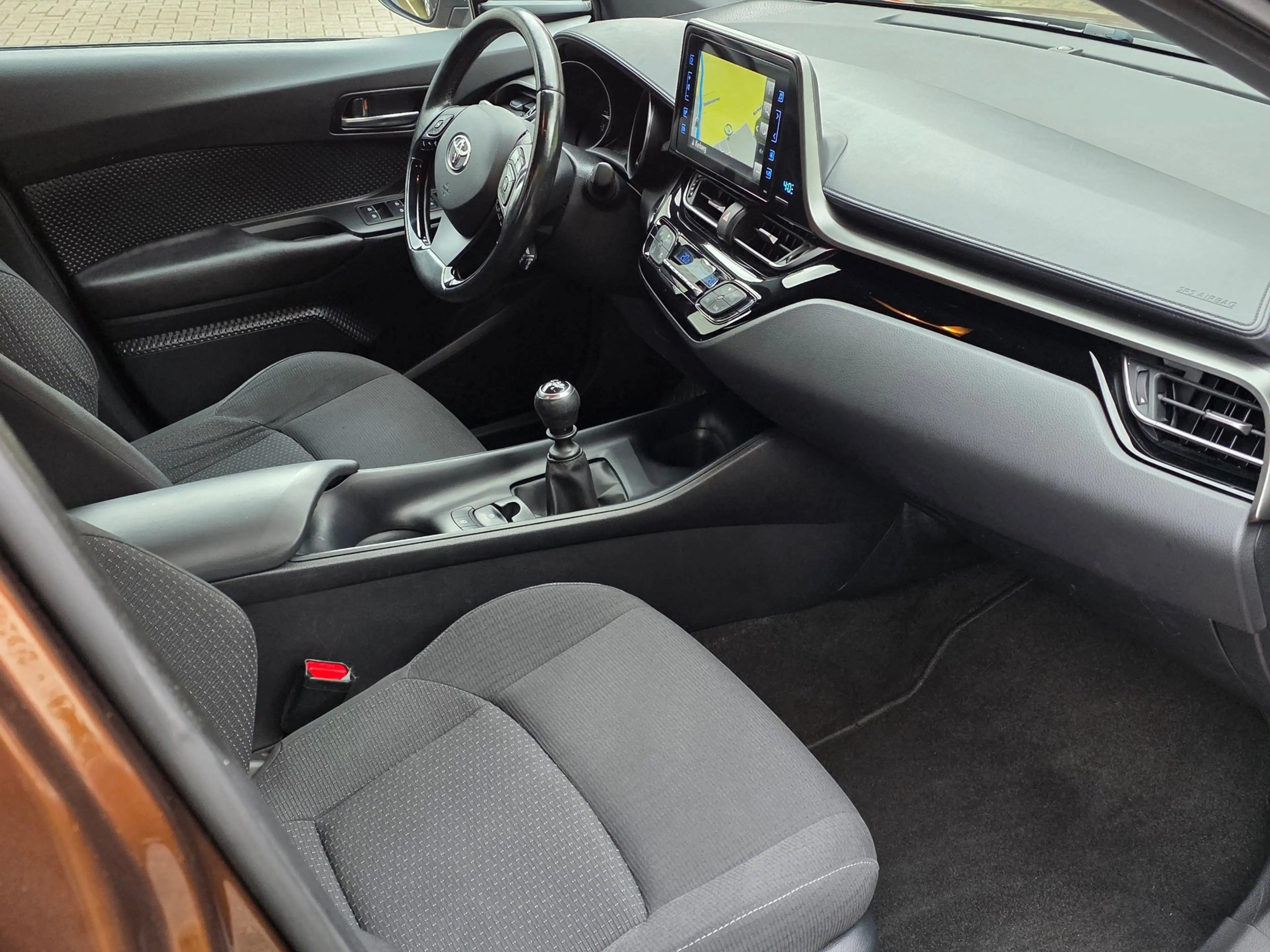 Toyota C-HR 1.2 Dynamic 5drs BJ.2017 / Navigatie / Clima / Cam — photo 14