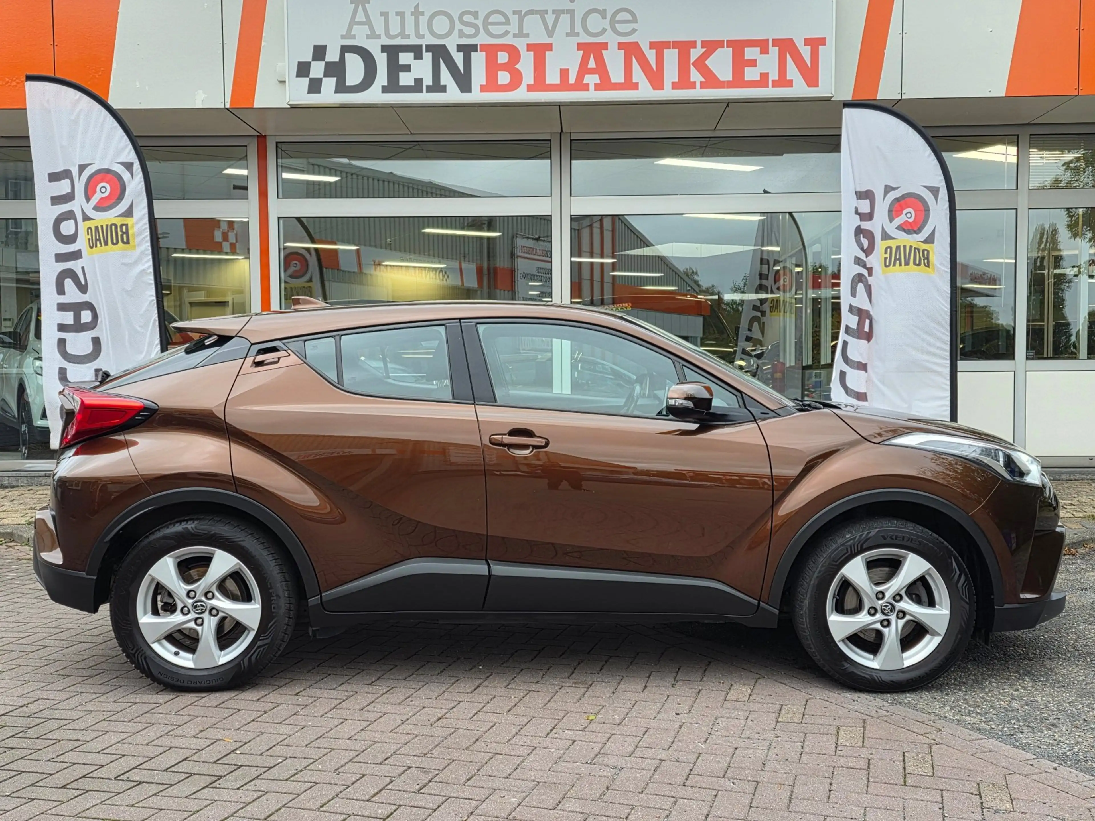 Toyota C-HR 1.2 Dynamic 5drs BJ.2017 / Navigatie / Clima / Cam — photo 4