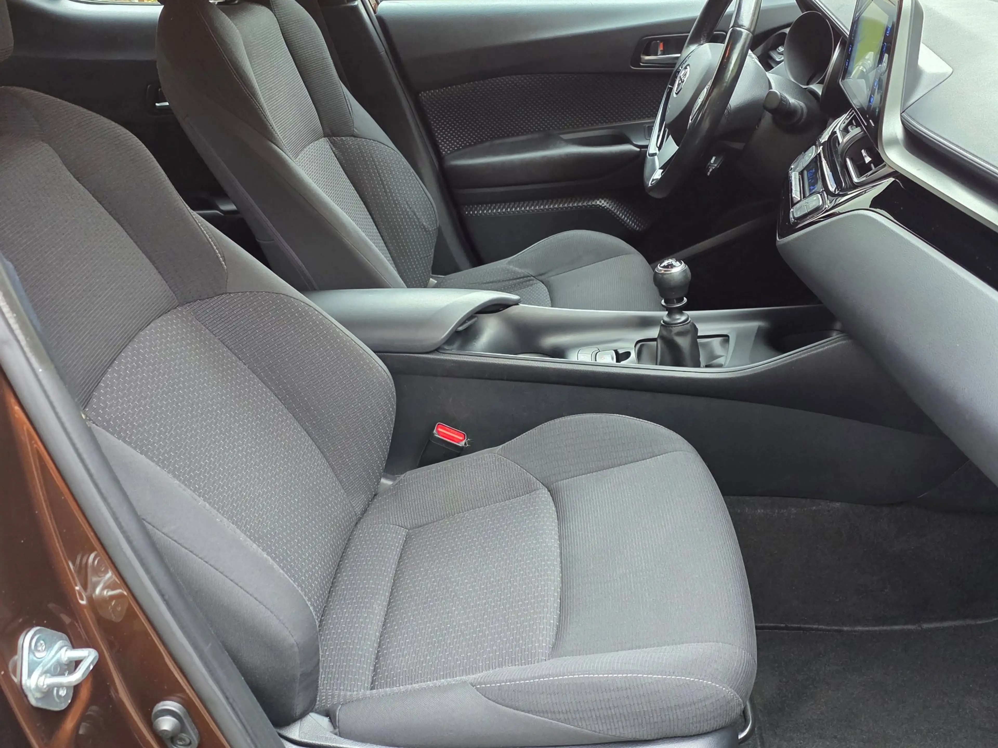 Toyota C-HR 1.2 Dynamic 5drs BJ.2017 / Navigatie / Clima / Cam — photo 13