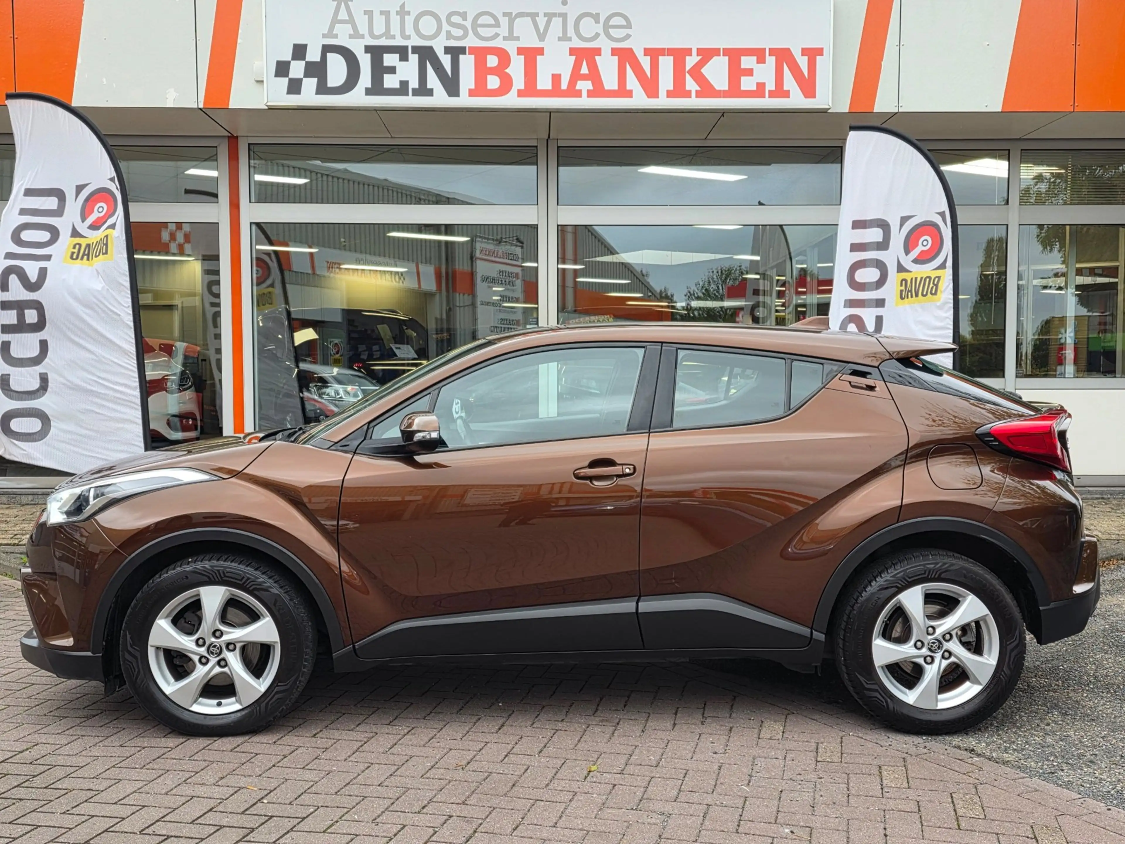 Toyota C-HR 1.2 Dynamic 5drs BJ.2017 / Navigatie / Clima / Cam — photo 5