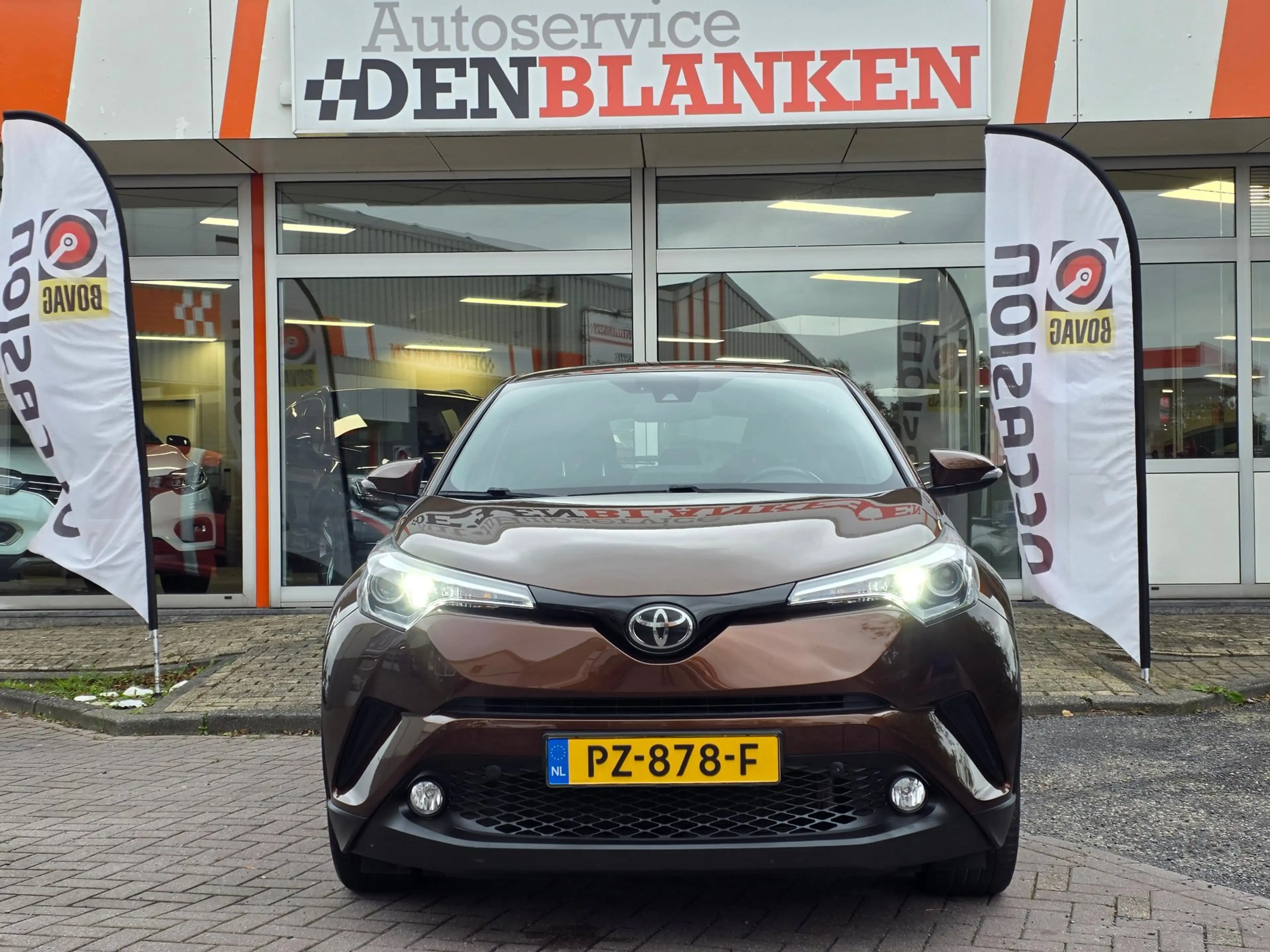 Toyota C-HR 1.2 Dynamic 5drs BJ.2017 / Navigatie / Clima / Cam — photo 2