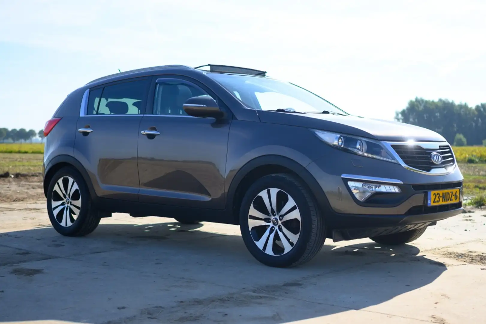 Kia Sportage 2.0 X-clusive First Brun - 2
