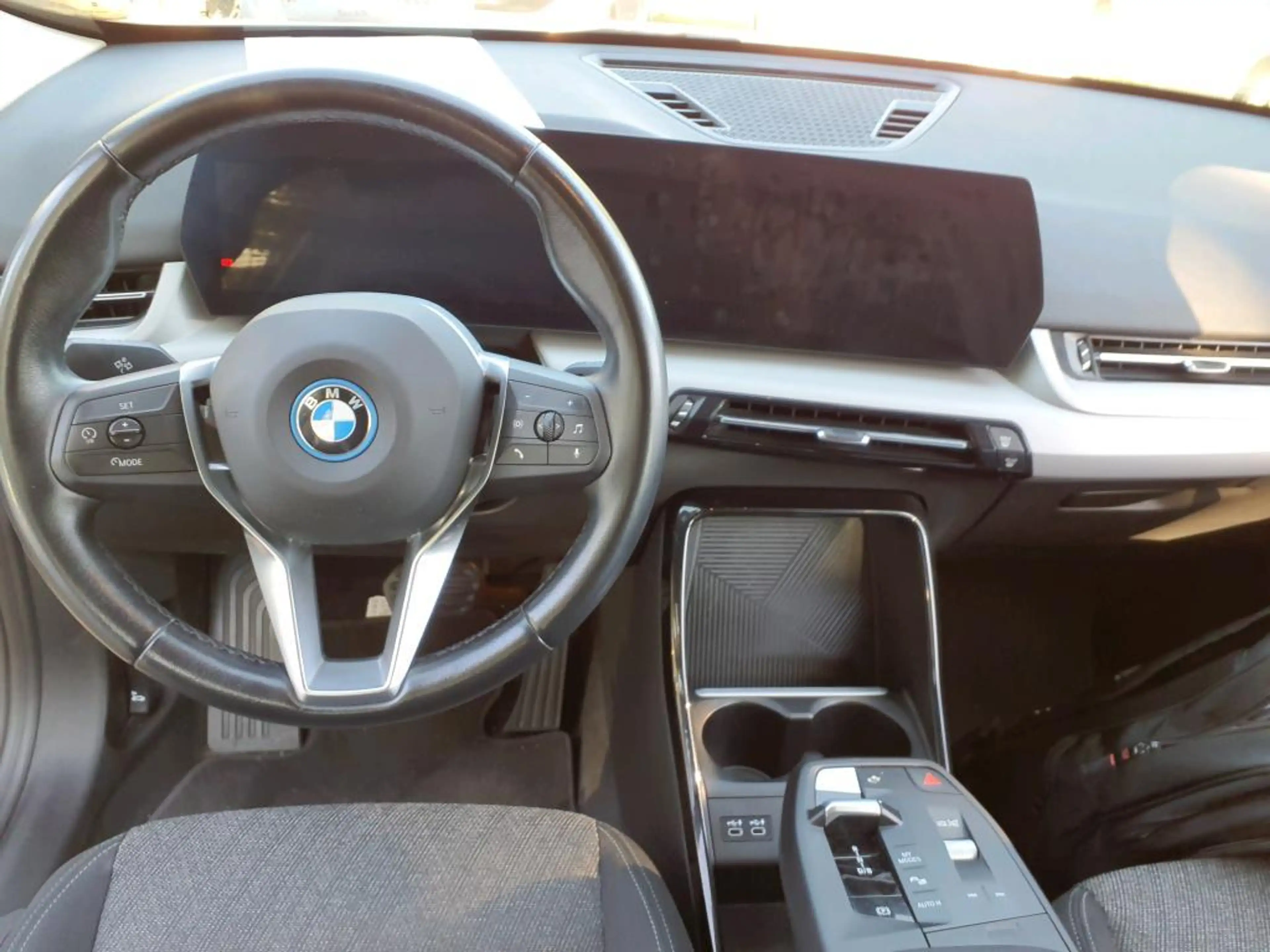 BMW iX1 xDrive30 LED*KAM*SHZ*CARPLAY* — photo 4
