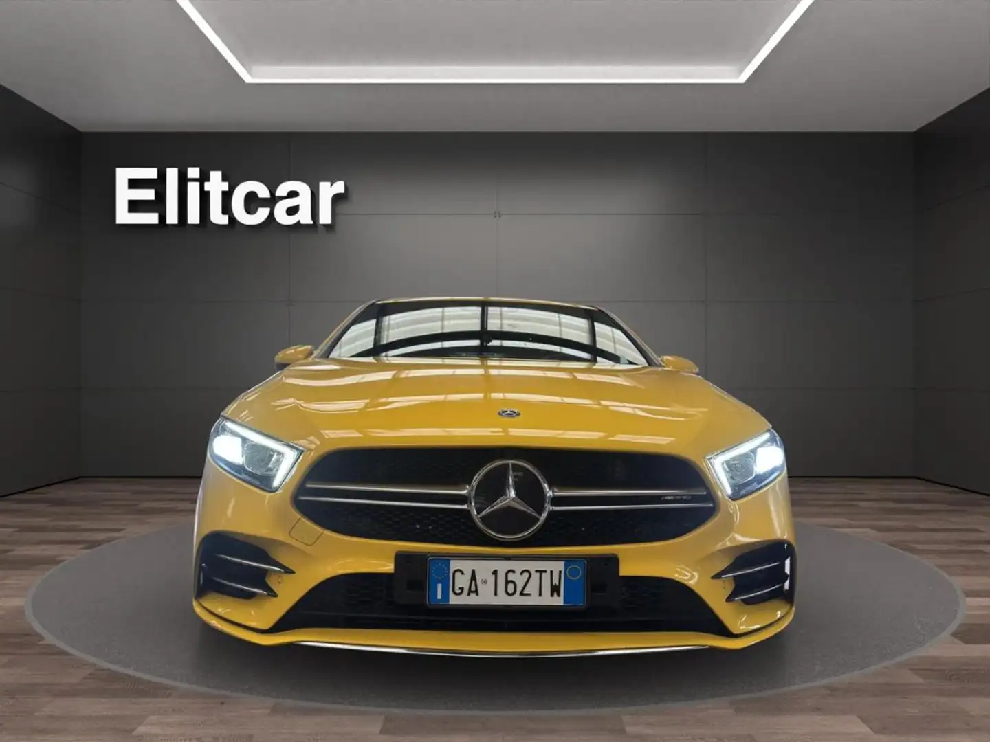 Mercedes-Benz A 35 AMG 4Matic Yellow - 2