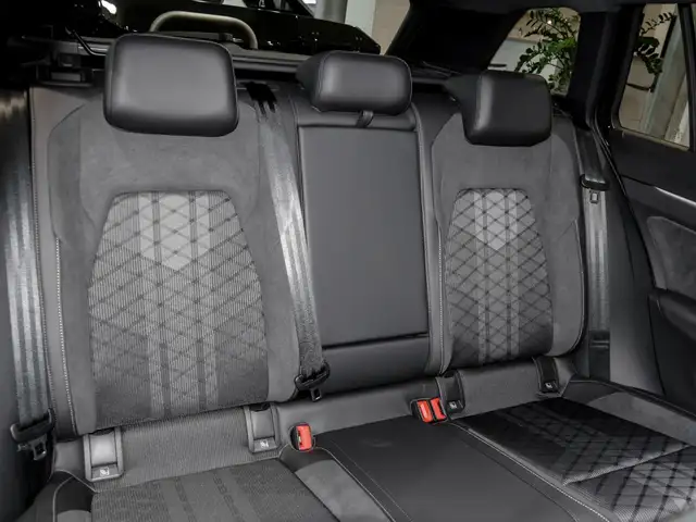 Volkswagen Golf view 4
