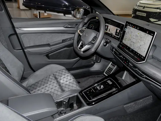 Volkswagen Golf view 3