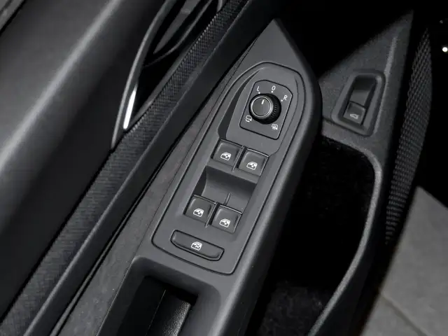 Volkswagen Golf view 12