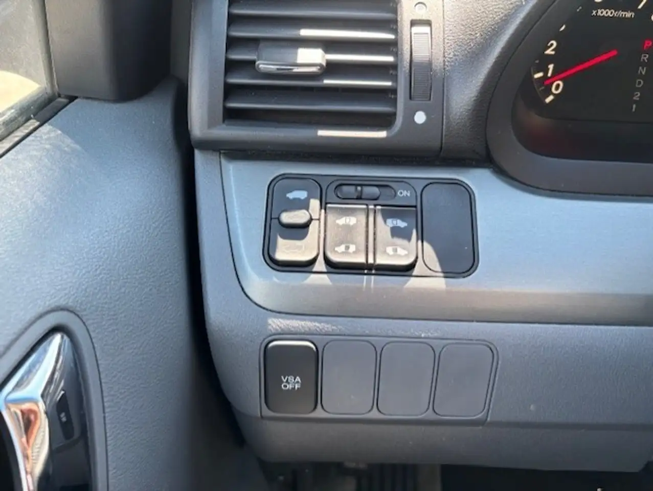 Honda Odyssey снимка Honda Odyssey