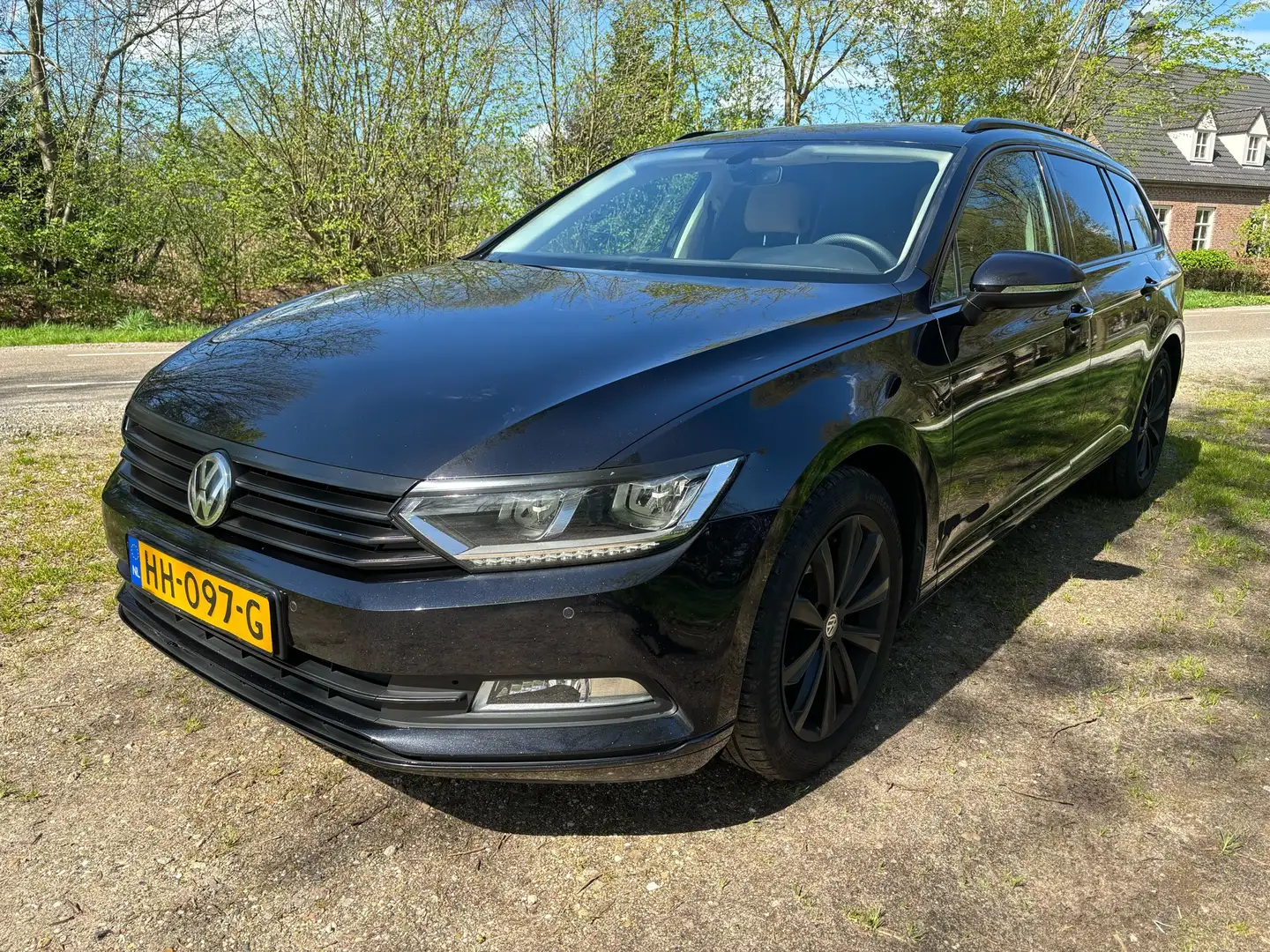 Volkswagen Passat 1.6 TDI Business Edition Zwart - 1