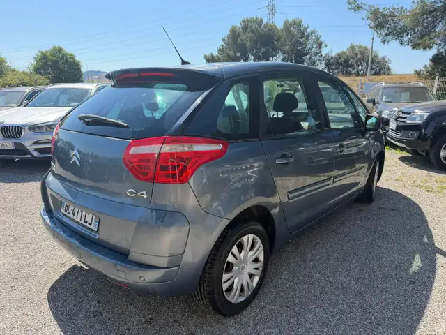 Citroen C4 Picasso view 3