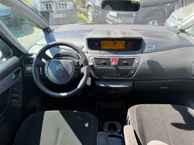 Citroen C4 Picasso view 5