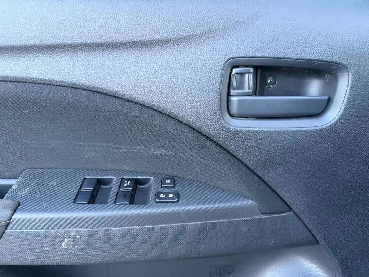 Mitsubishi Mirage снимка Mitsubishi Mirage