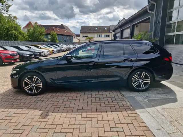 BMW 5 Series view 8