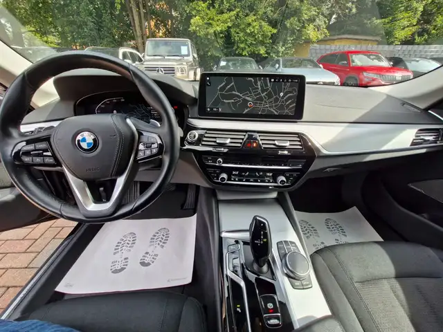 BMW 5 Series view 11