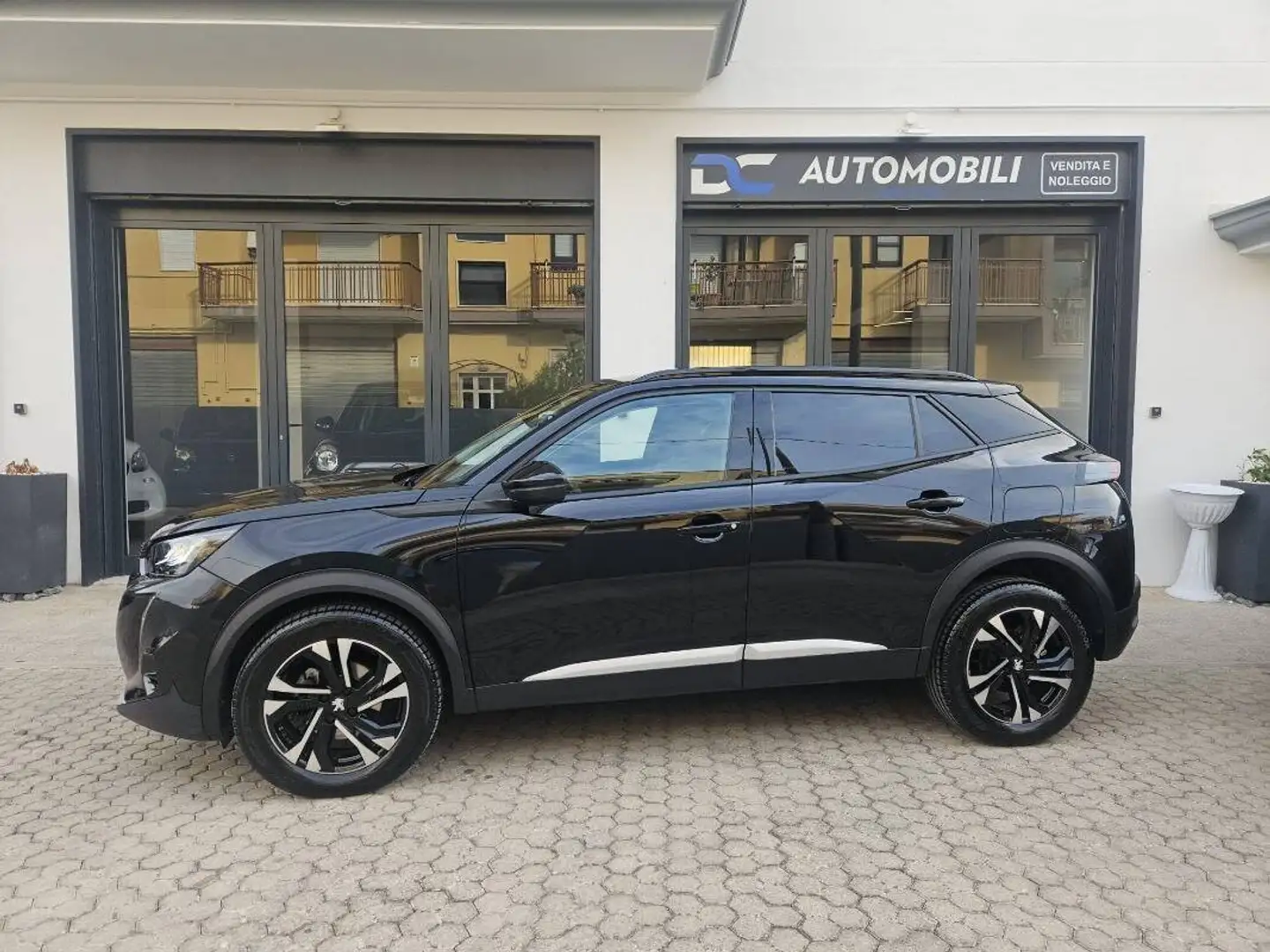 Peugeot 2008 1.5 bluehdi Allure Pack s&s 110cv Schwarz - 1