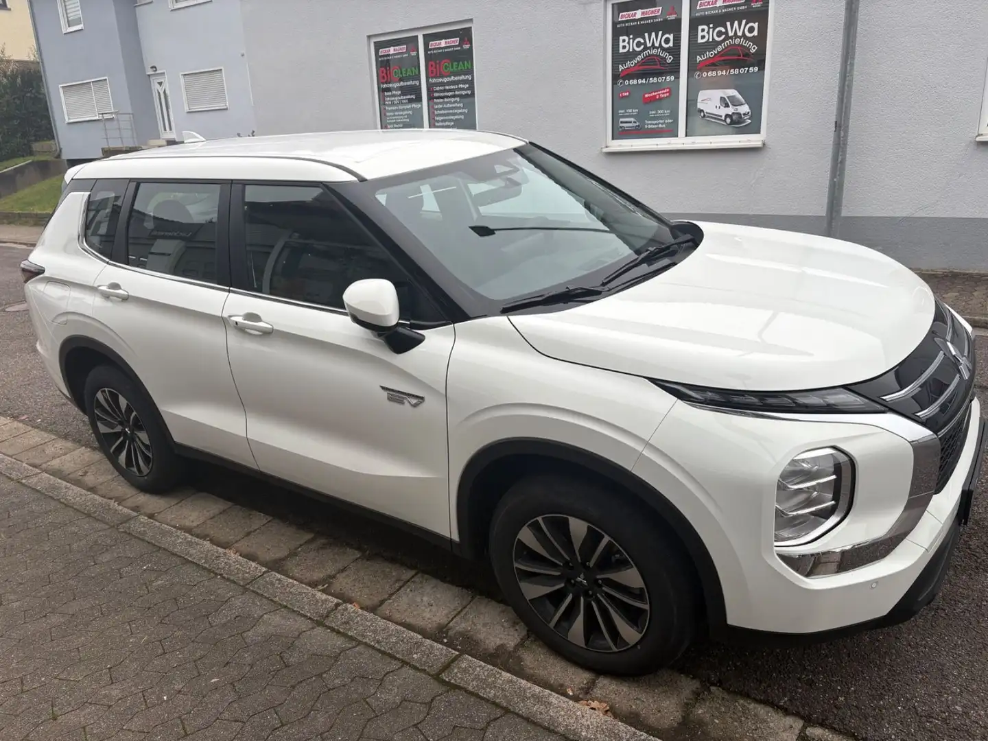 Mitsubishi Outlander 2.4 PHEV 4WD Basis Vorführwagen Blanc - 2