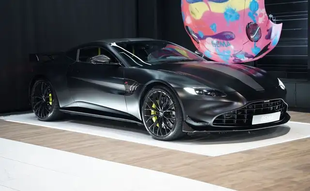 Aston Martin V8 F1 Edition 4.0 Biturbo 535ch | 1ère main Satin Jet Black Toit Carbone Caméra 360 Etriers Lime Green A partir de 1780e-moi