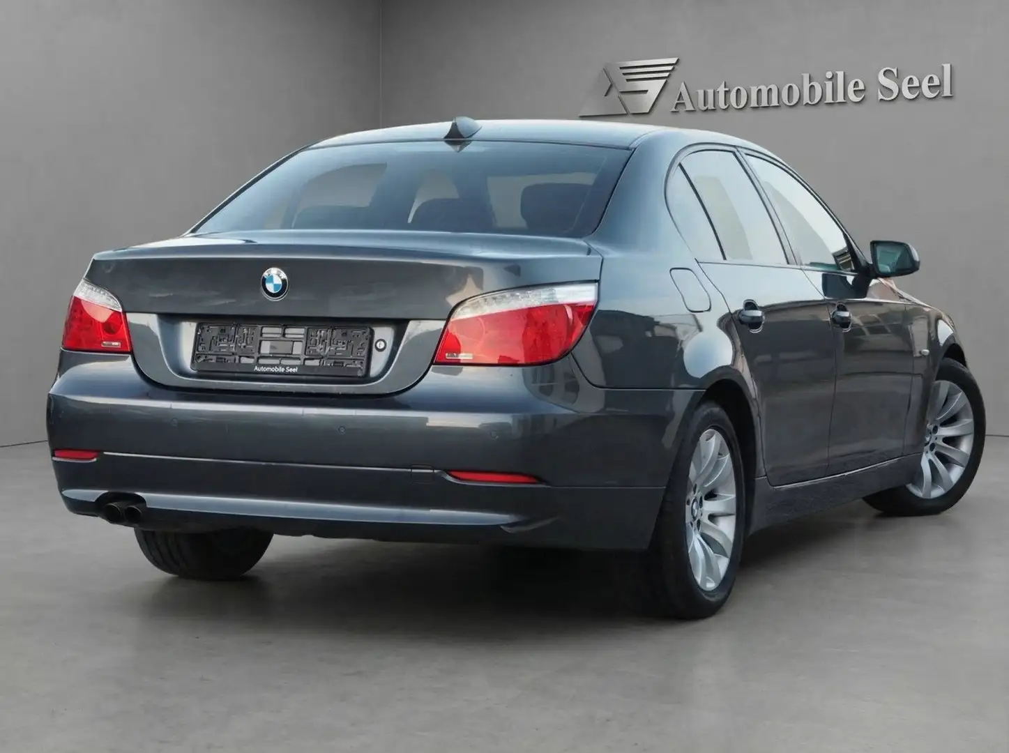 BMW 523 i Limousine Grau - 2