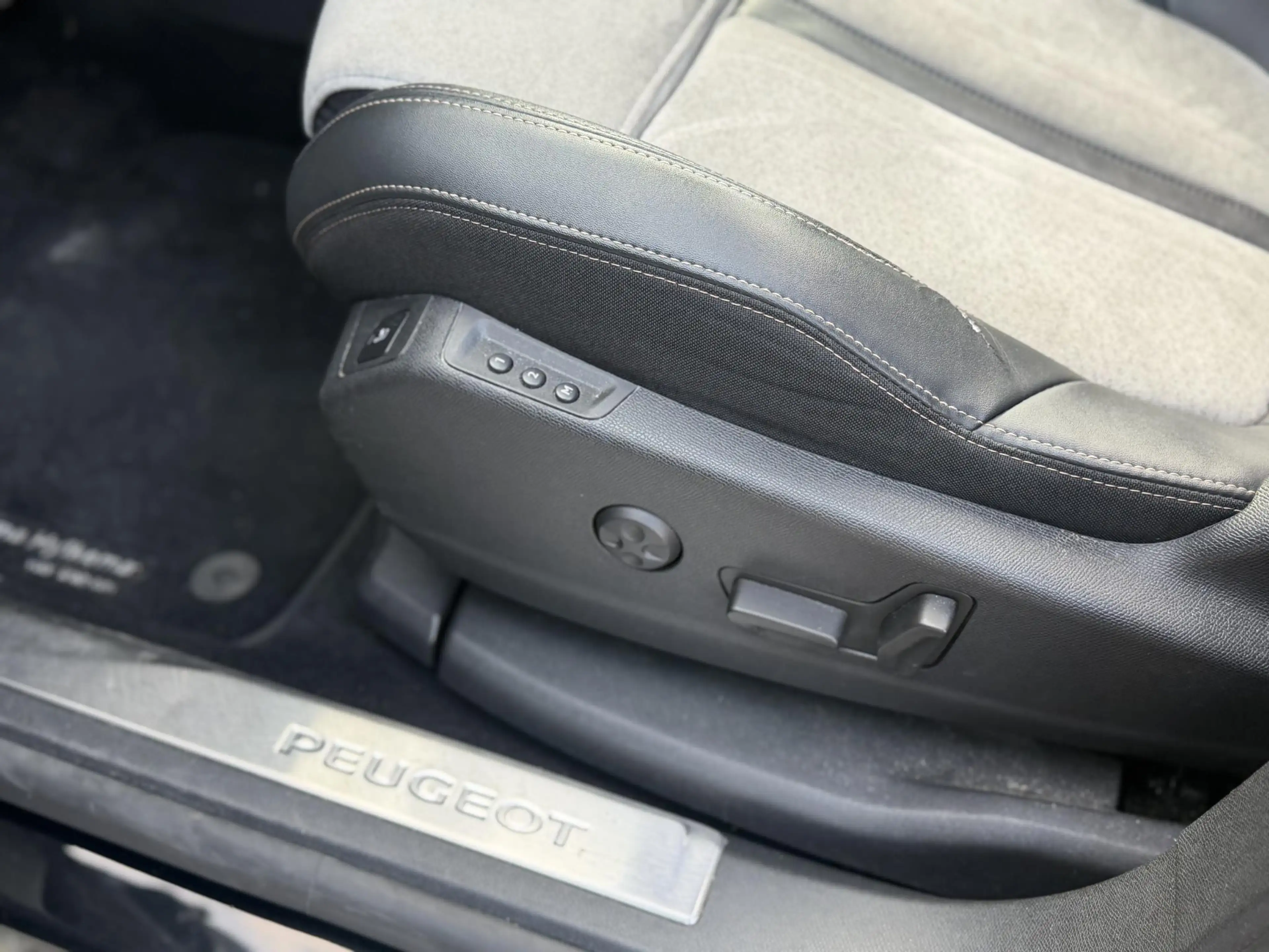 Peugeot 3008 1.6 HYbrid4 300 Blue Lease GT Automaat - Navigatie — photo 12