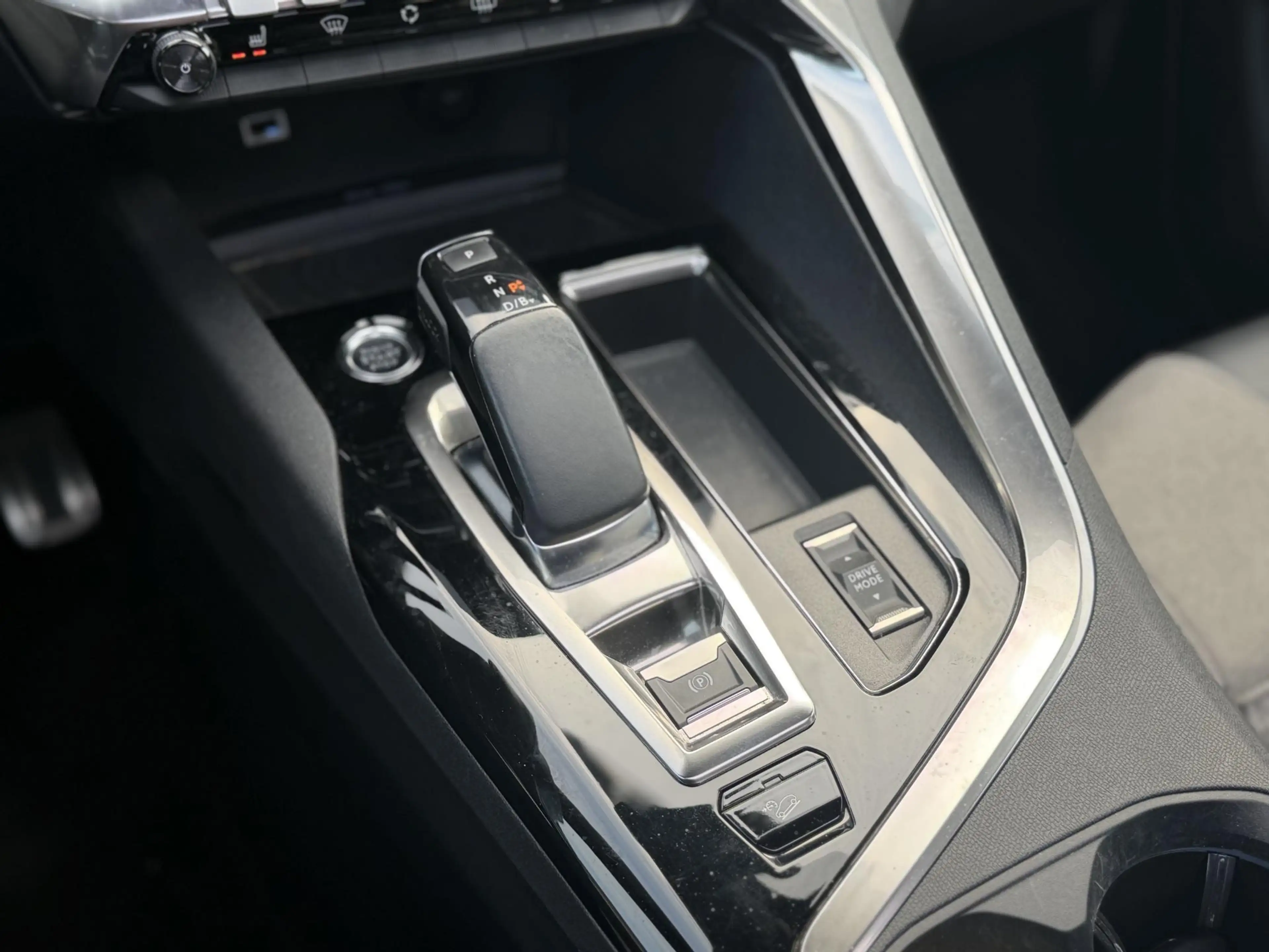 Peugeot 3008 1.6 HYbrid4 300 Blue Lease GT Automaat - Navigatie — photo 28