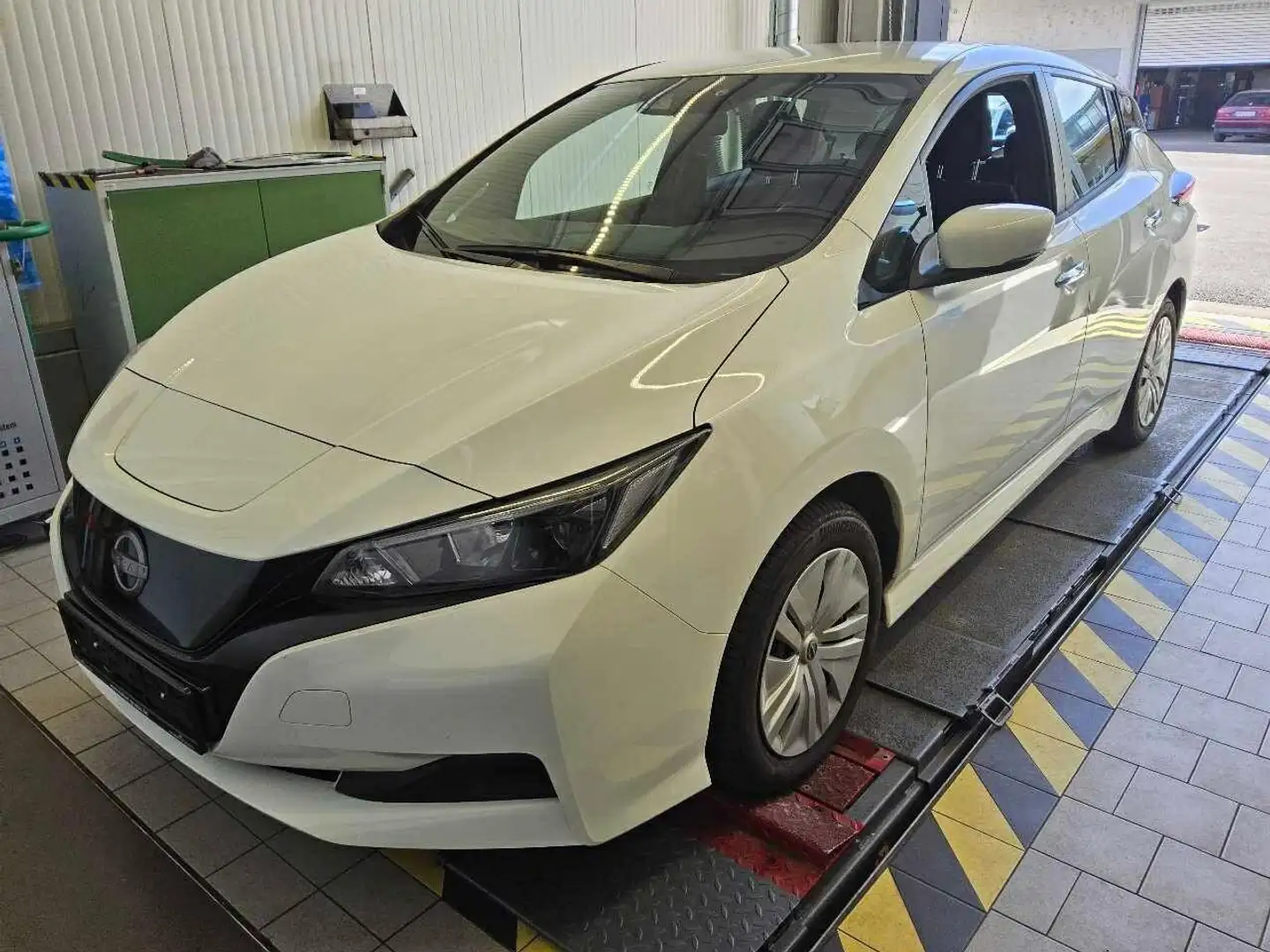 Nissan Leaf N-Connecta 13'km 1. Hand 40KWH Weiß - 1
