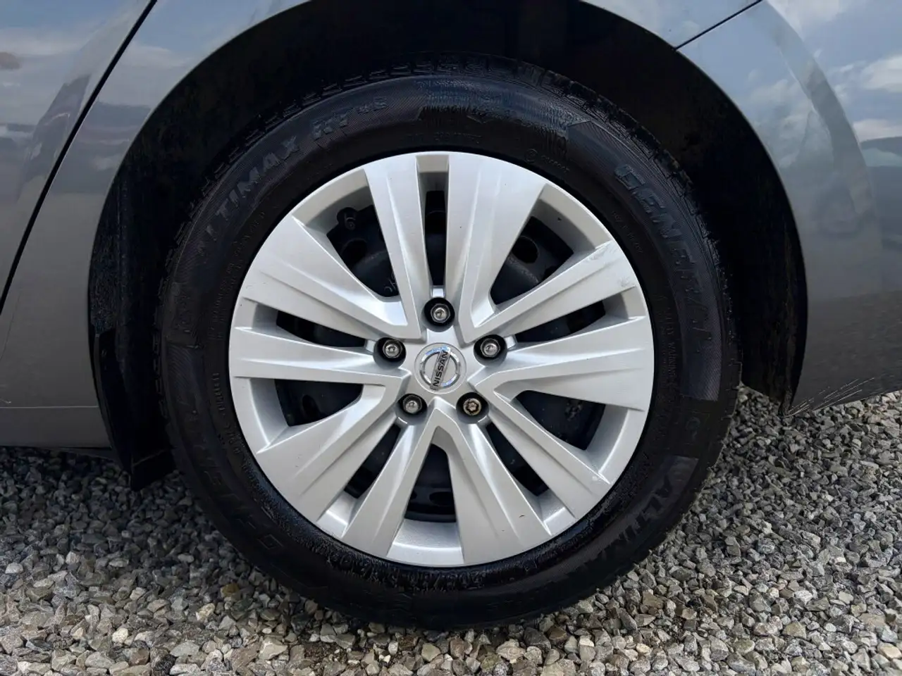 Nissan Sentra снимка Nissan Sentra