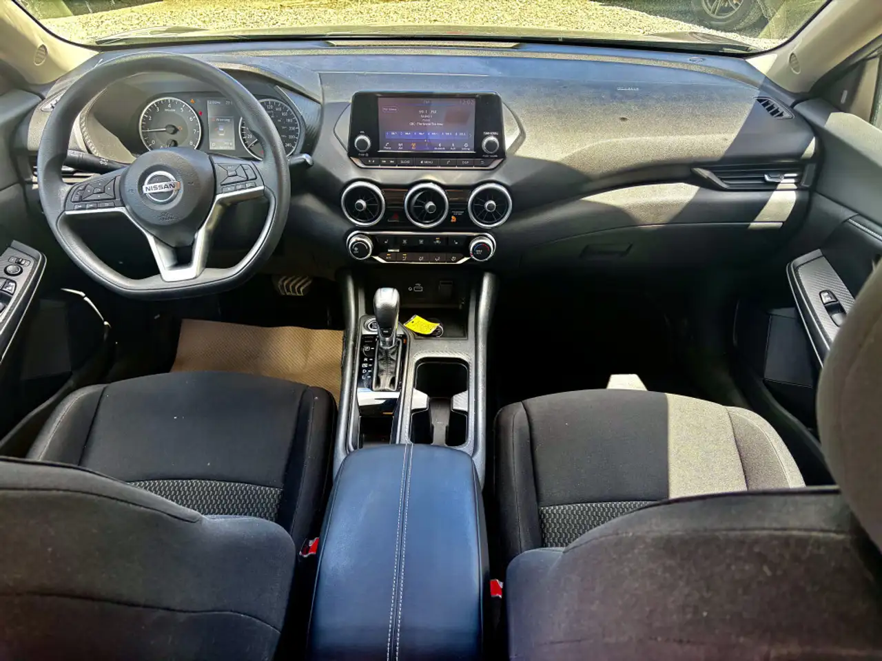 Nissan Sentra снимка Nissan Sentra