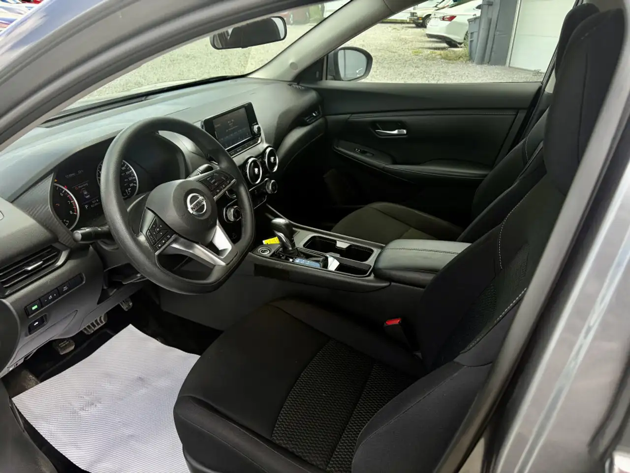 Nissan Sentra снимка Nissan Sentra