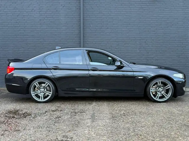 BMW 5 Series view 8