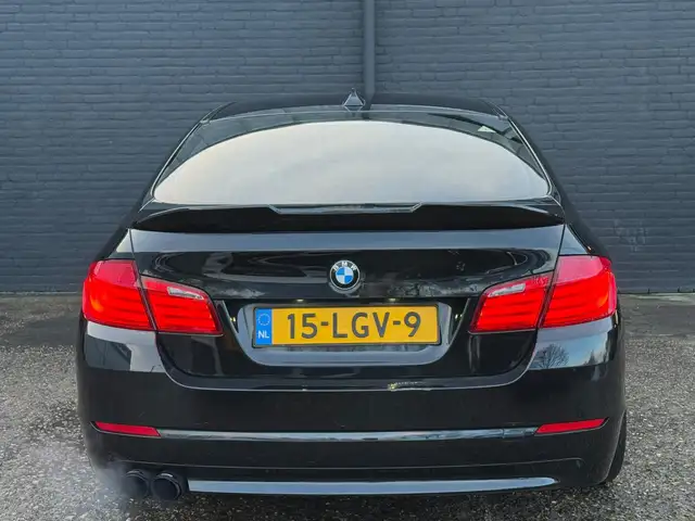 BMW 5 Series view 6