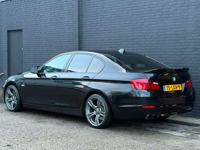 BMW 5 Series view 10