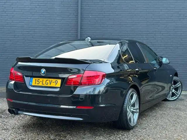 BMW 5 Series view 4