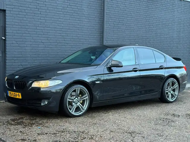 BMW 5 Series view 13