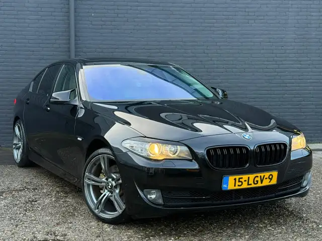 BMW 5 Series view 3