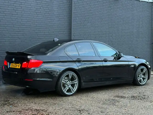 BMW 5 Series view 9