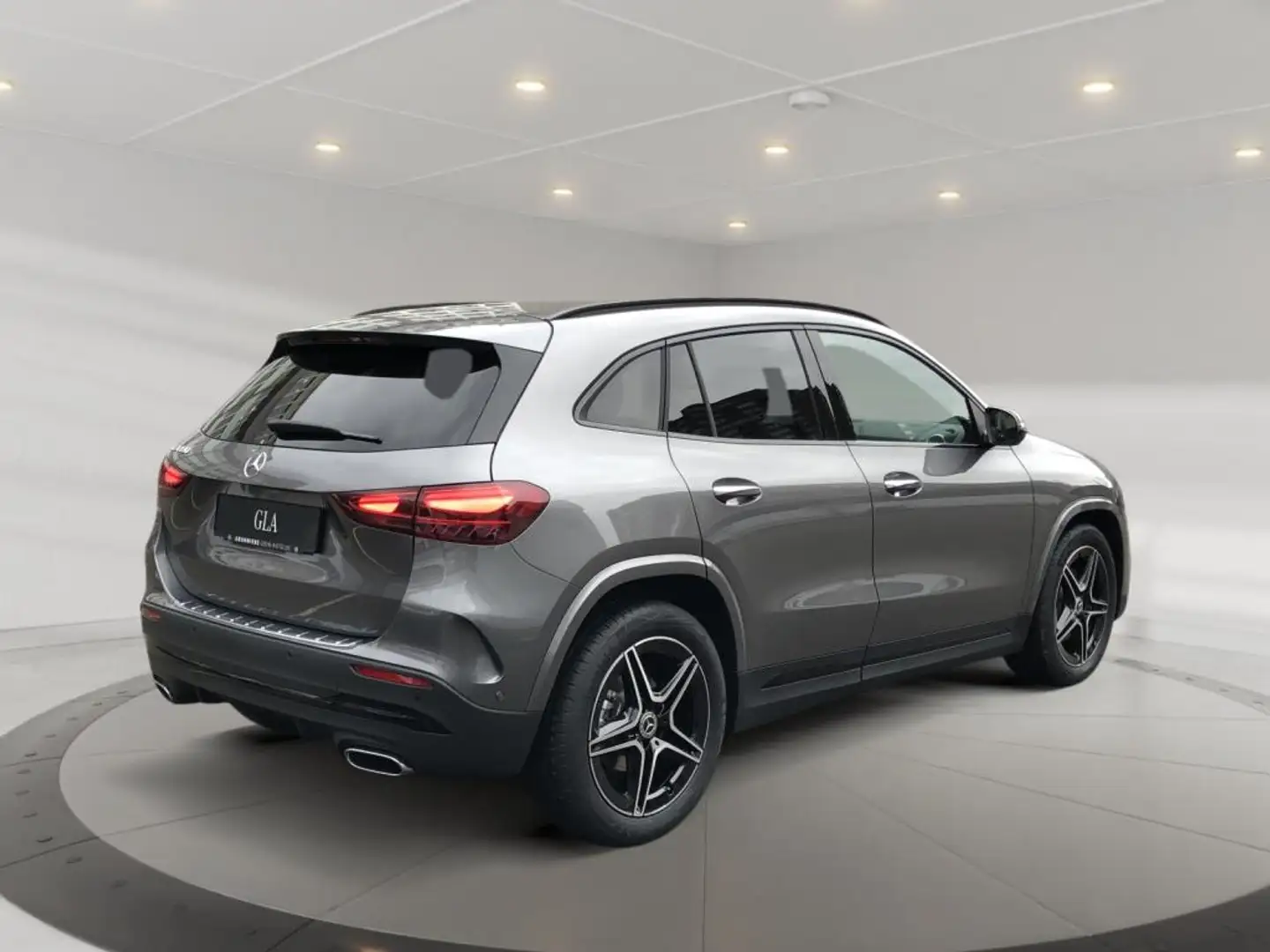 Mercedes-Benz GLA 180 +MBUX+AMG+Wide+AHK+SpurW+W-Paket+S-Sitz Grau - 2