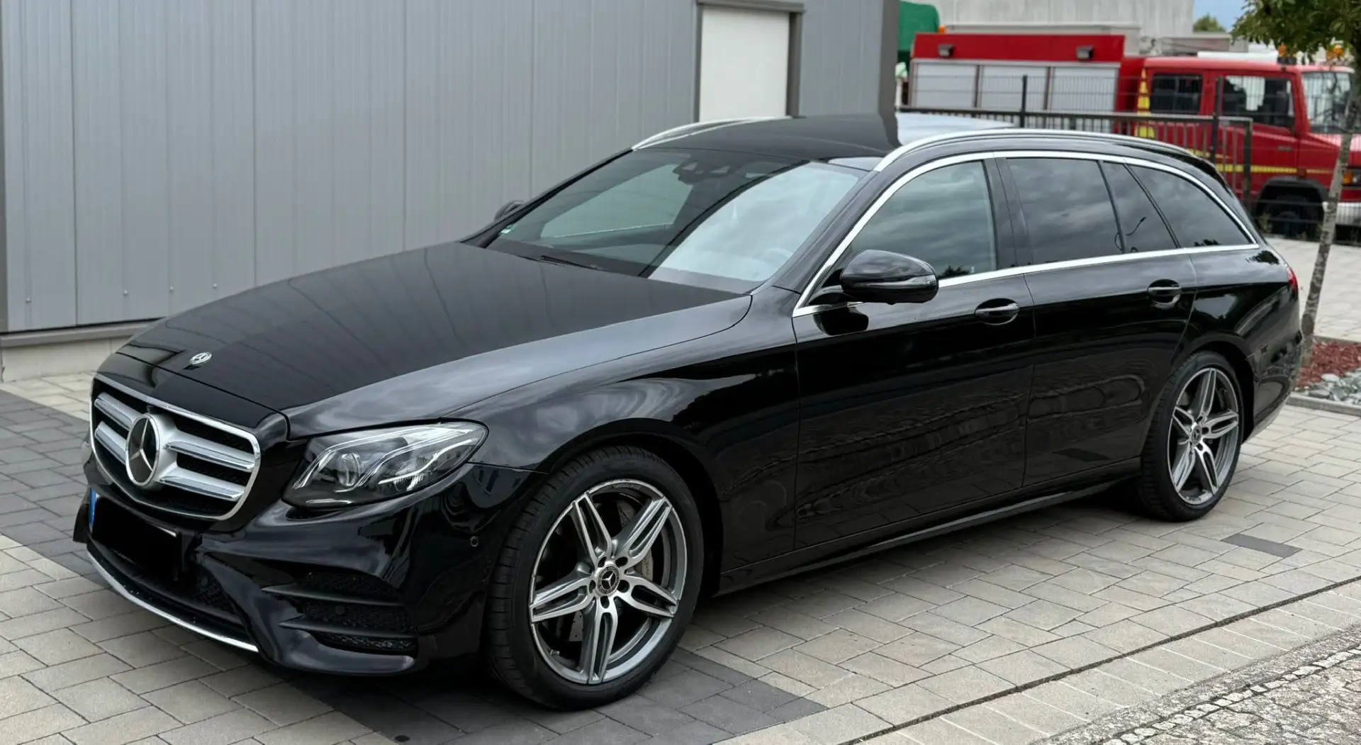 Mercedes-Benz E 350 d 4Matic T 9G-TRONIC AMG Line AHK 360Kamera Noir - 1
