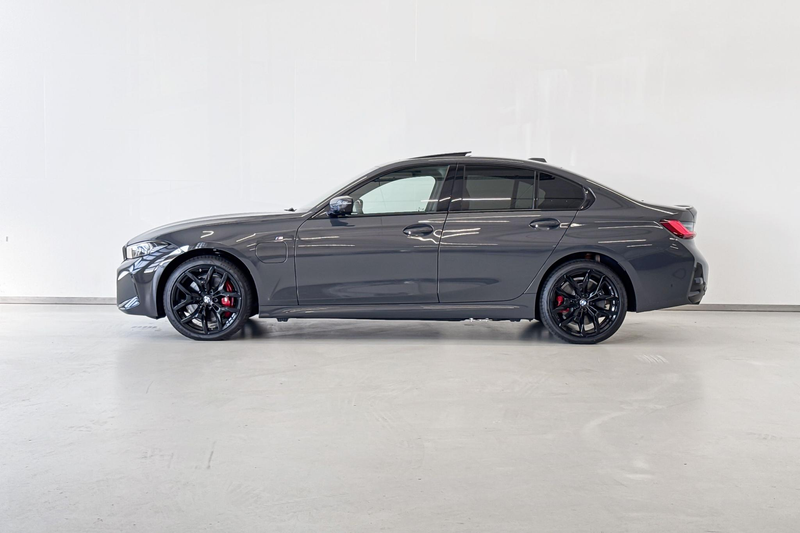 BMW 330 3 Serie Sedan 330e Innovation Pack M Sportpakket P — photo 3