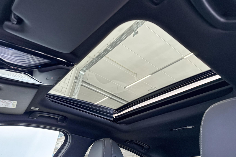 BMW 330 3 Serie Sedan 330e Innovation Pack M Sportpakket P — photo 14